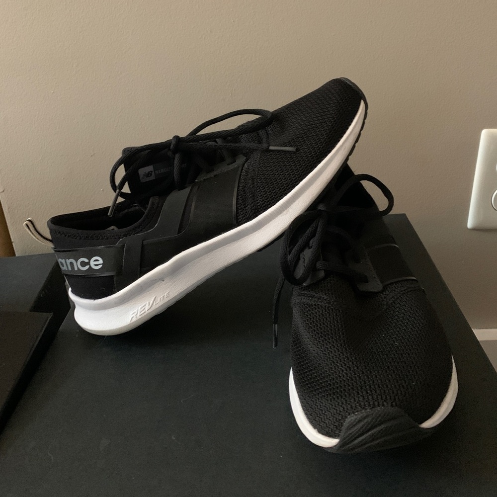 Never worn New Balance Nergize Black Sneakers Sz 11
